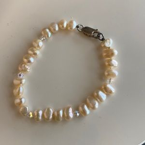 Costume pearl and rhinestone bracelet with closure